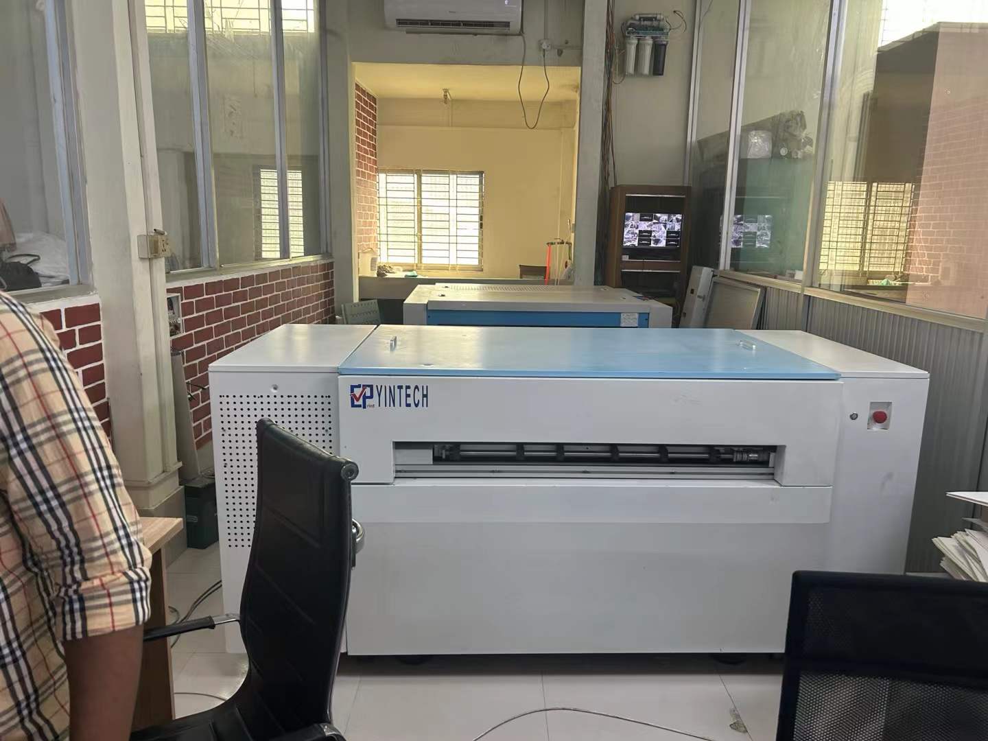 Vietnamese customer plate making machine